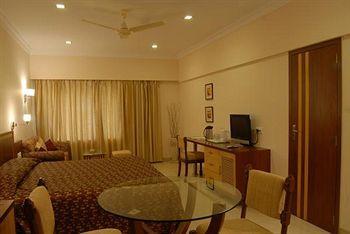 Hotel Juhu Plaza 3*