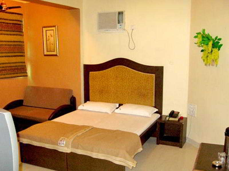 Hotel Fabexpress Highway Residency 3*