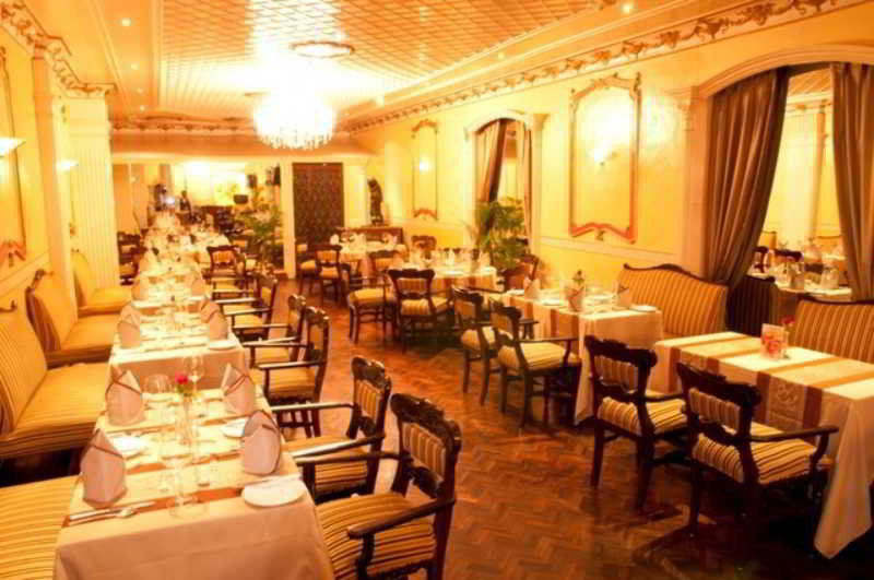 Hotel The Ambassador, Marine Drive, 4*