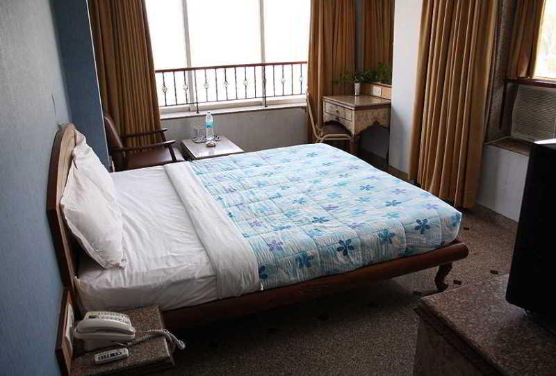 Imperial Executive, Andheri Hotel