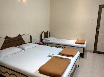 Hotel Broadway Colaba 2*