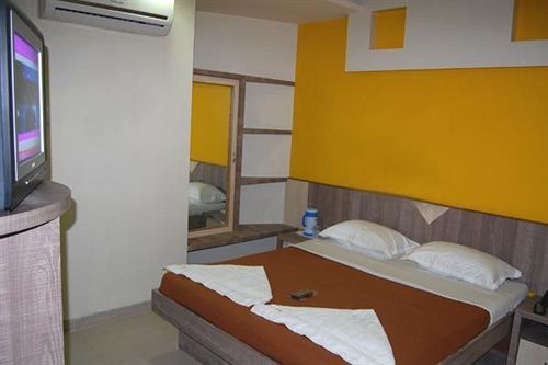 Hotel Oyo 8311 Galaxy Residency 3*