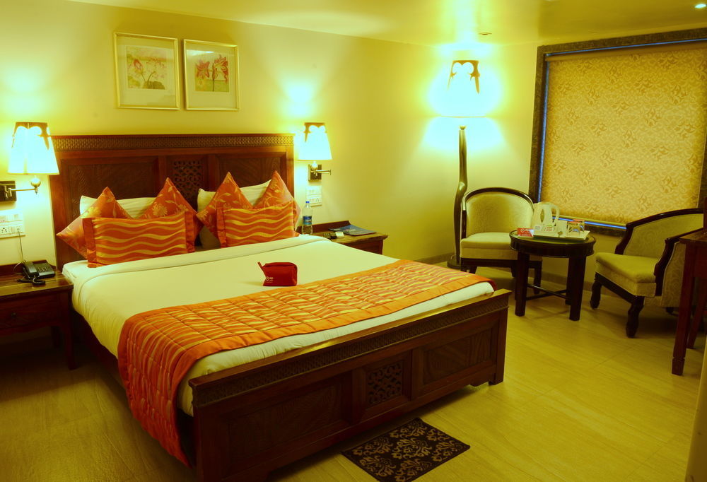 Oyo Premium Santacruz Station Hotel 3*