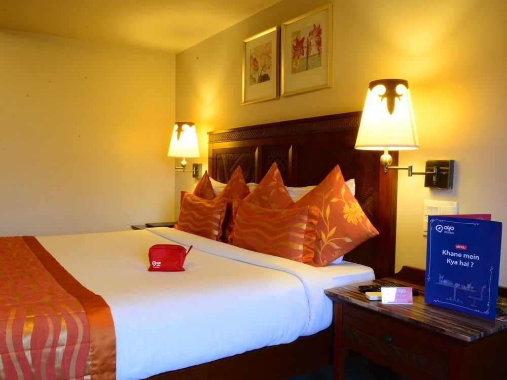 Oyo Premium Santacruz Station 3*