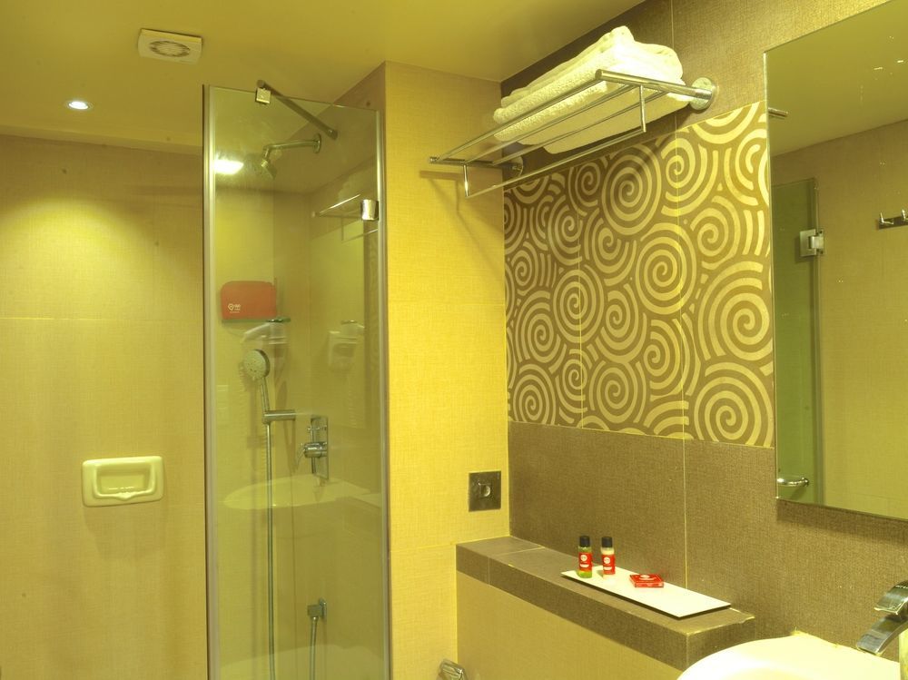 Hotel Oyo Premium Santacruz Station Mumbai