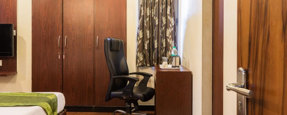 Seven Serviced Worli Guest house 3*