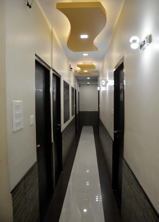 Avenue Hotel