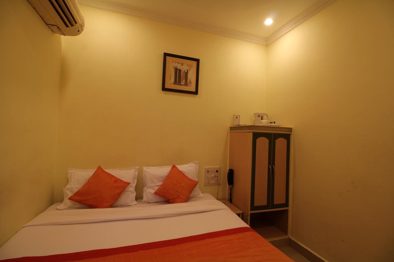 Hotel Mogul Palace - Near Masjid Bunder 3*