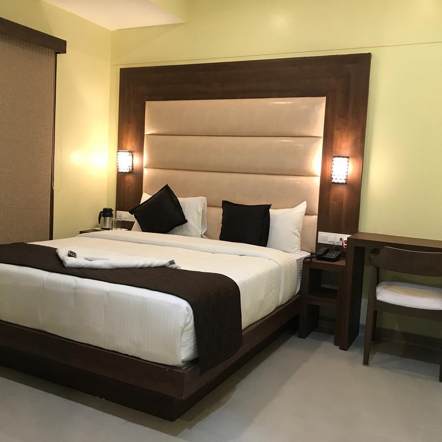 Adlon International Inn