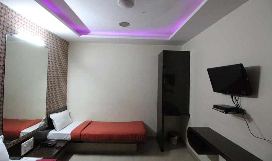 Maangta 100 @ Andheri East Hotel