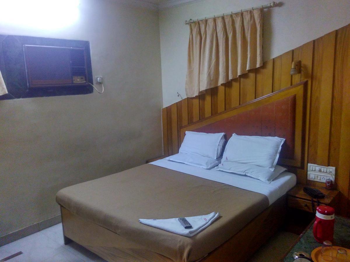 Subhash Midc Andheri Hotel *