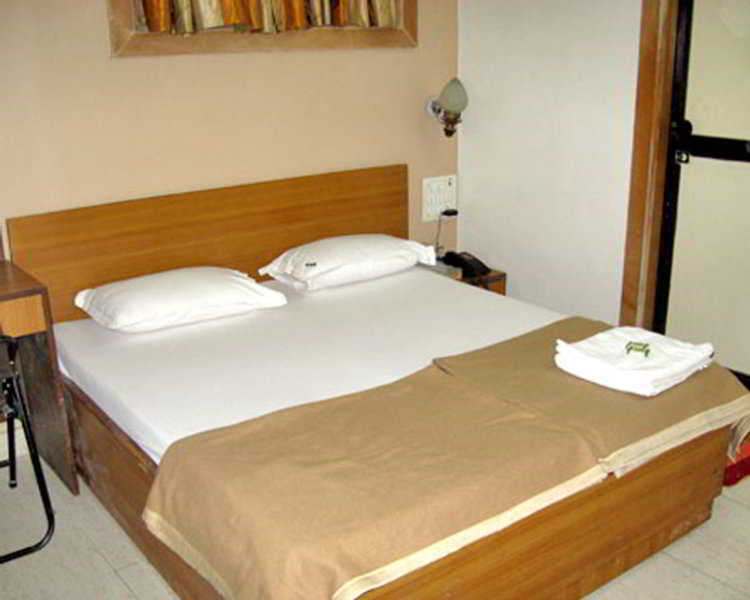 Hotel Fabexpress Highway Residency