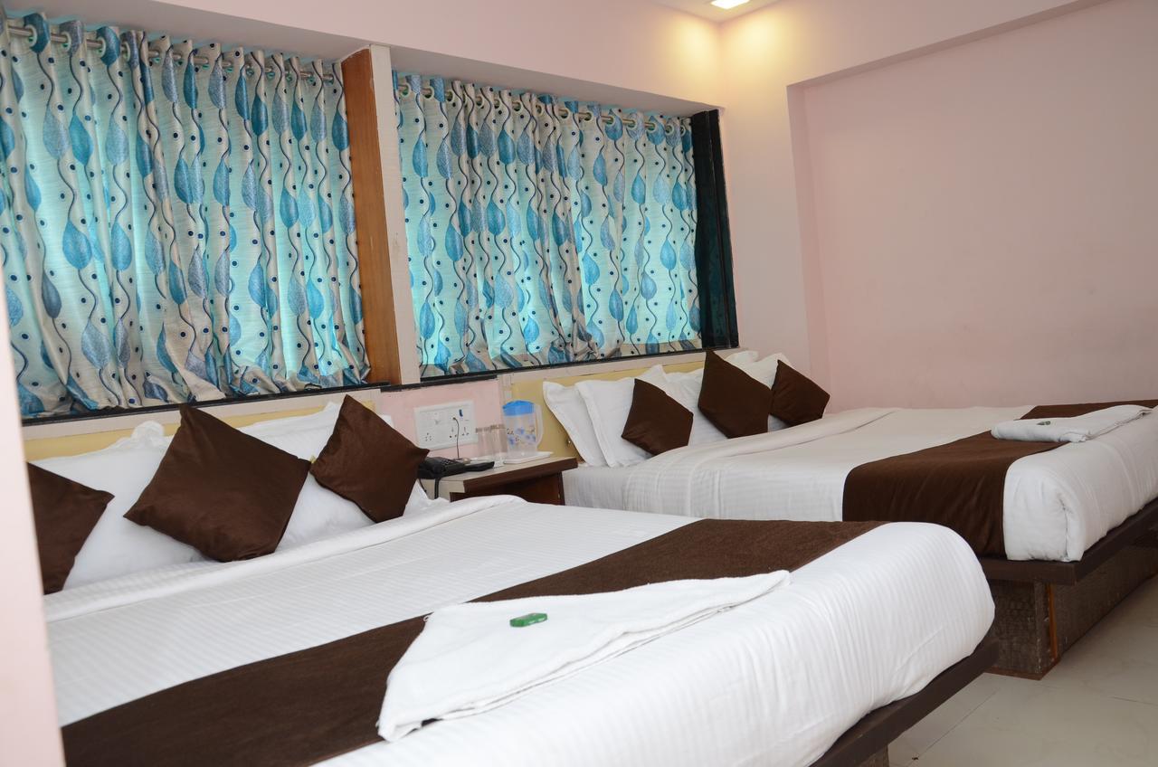 Hotel Sai Leela Grand 3*