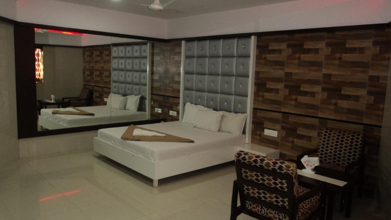 Celeste, Colaba Hotel 2*