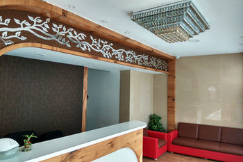 Grandeur-near International Airport Hotel 3*