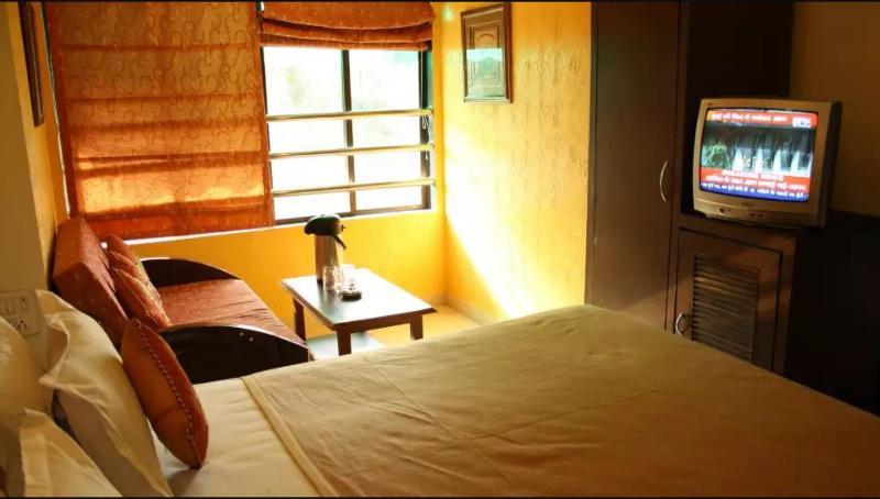 Fabexpress Highway Residency Hotel