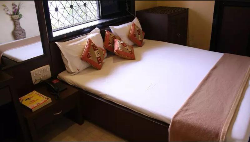 Fabexpress Highway Residency Hotel