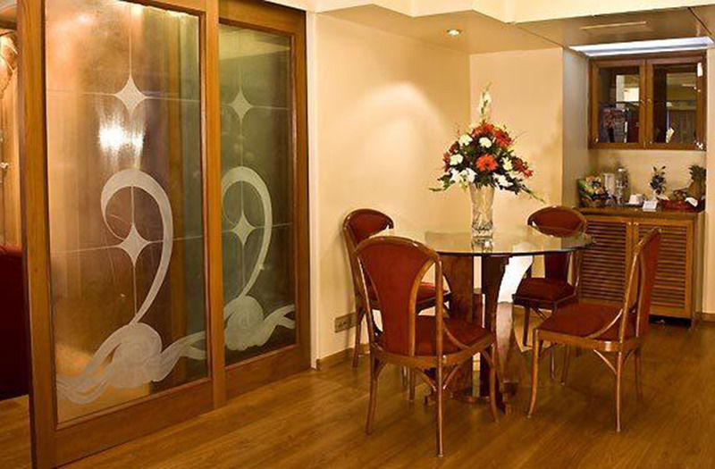 Midtown Pritam Hotel