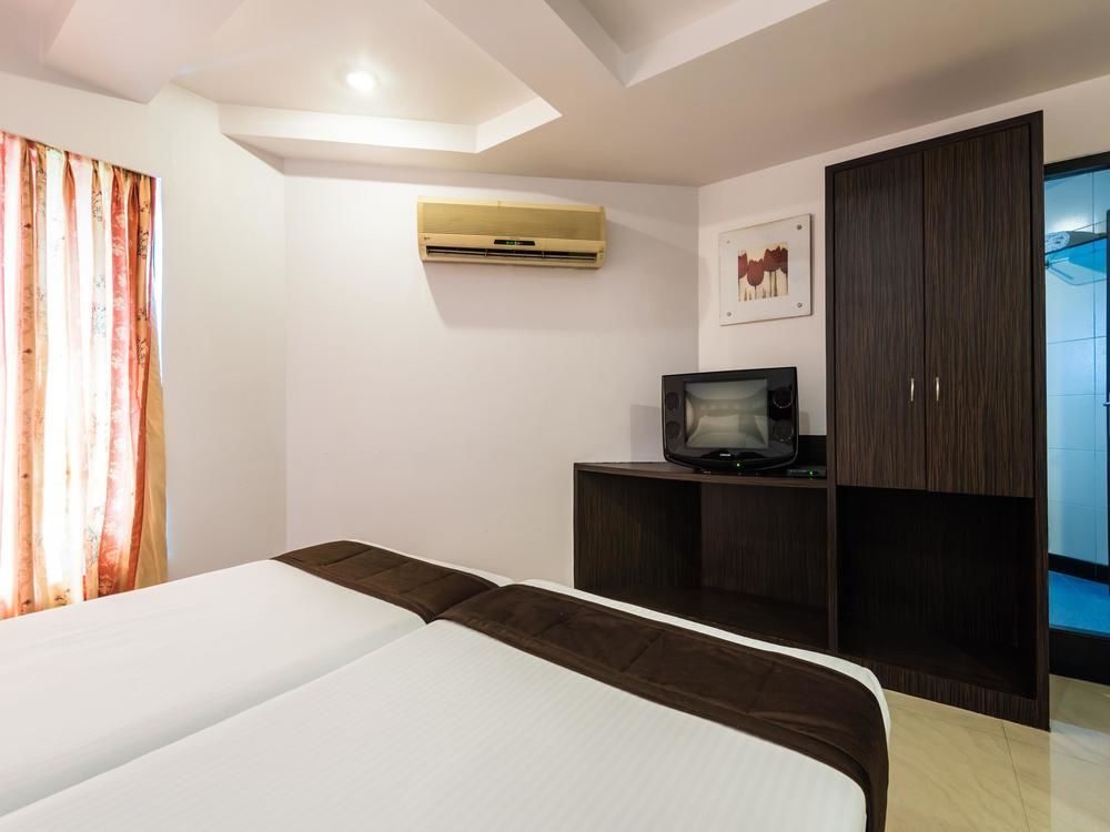 Hotel Fabhotel Savoy Airport 3*
