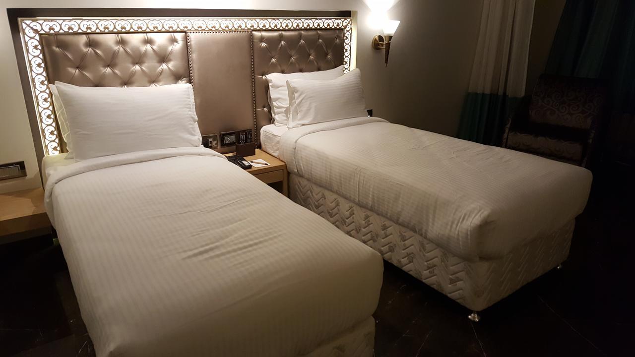 Peninsula Redpine 3* Mumbai