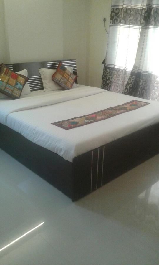 Bed & Breakfast Poonam Hieghts *