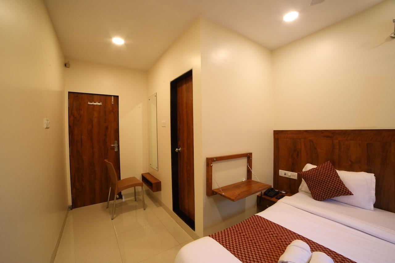 Oyo 8757 Prakash Hotel Mumbai