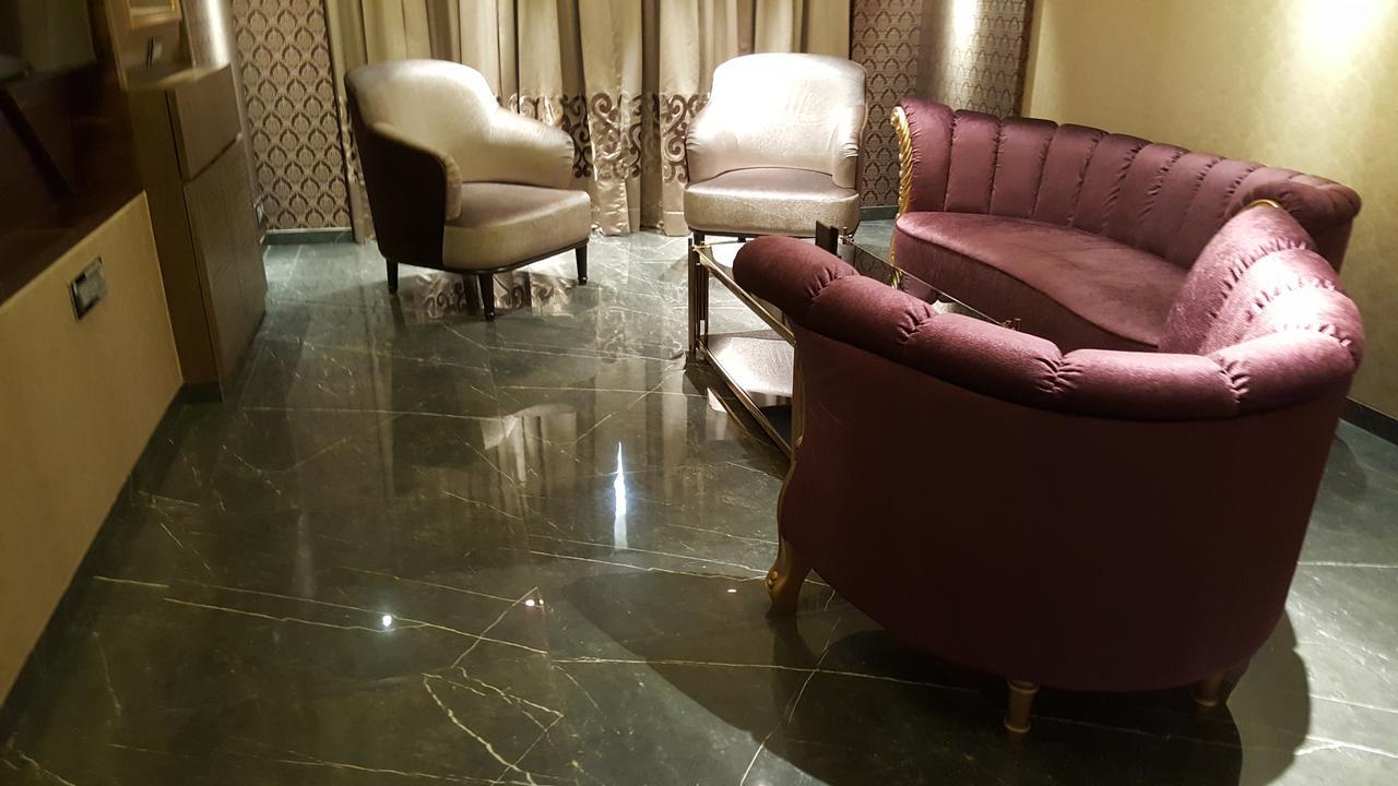 Peninsula Redpine Mumbai