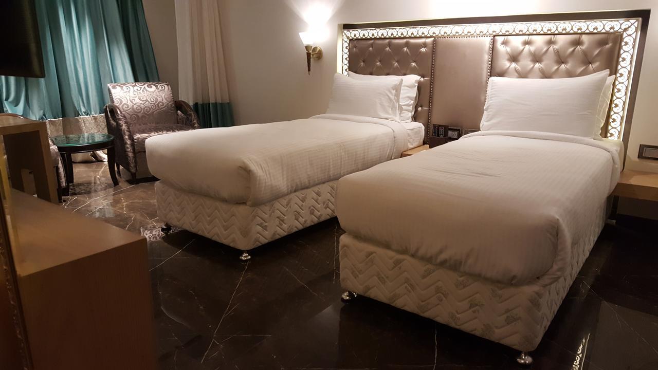 Peninsula Redpine Hotel Mumbai