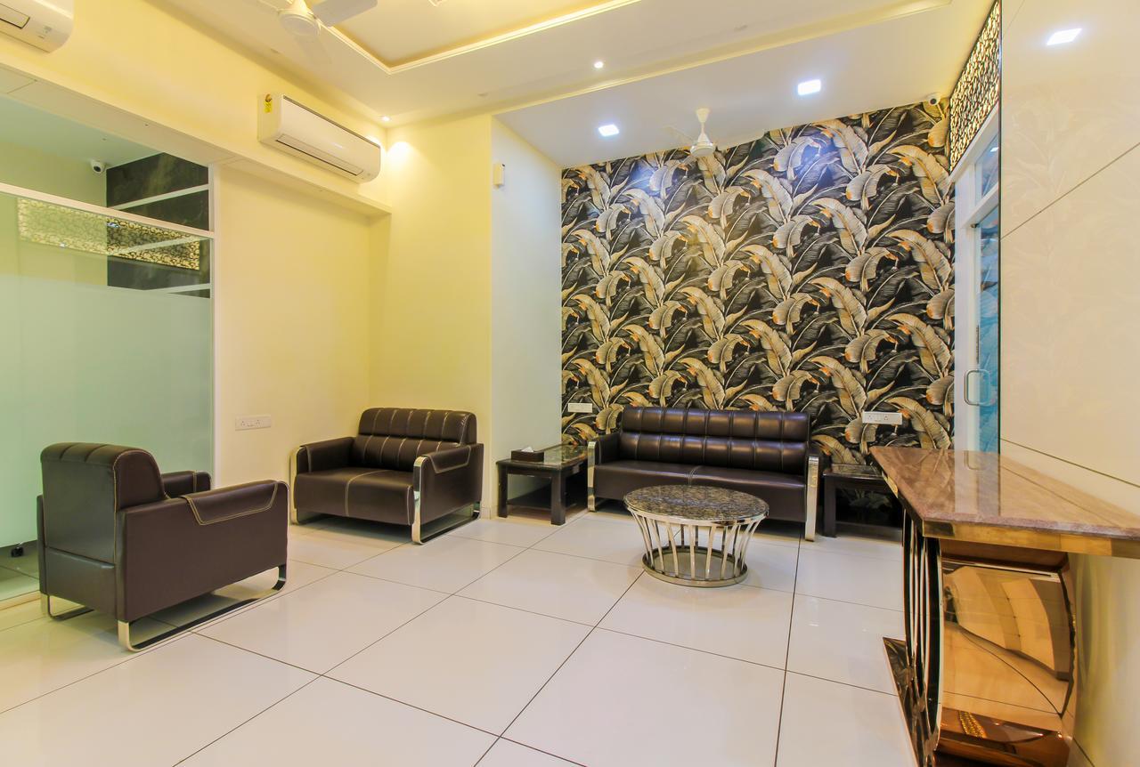 Hotel Fabhotel Laaiba Residency