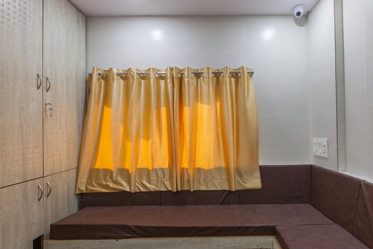Hostel Abza Deluxe Mumbai