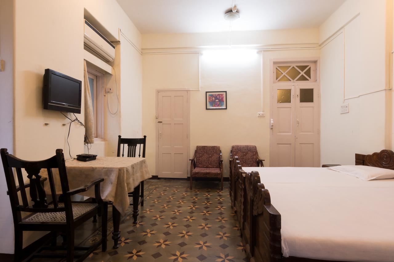Bed & Breakfast At Colaba *