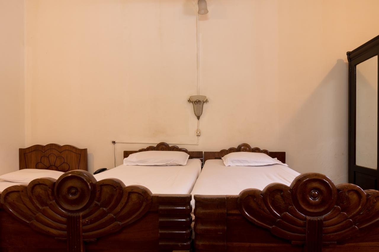 Bed & Breakfast At Colaba *