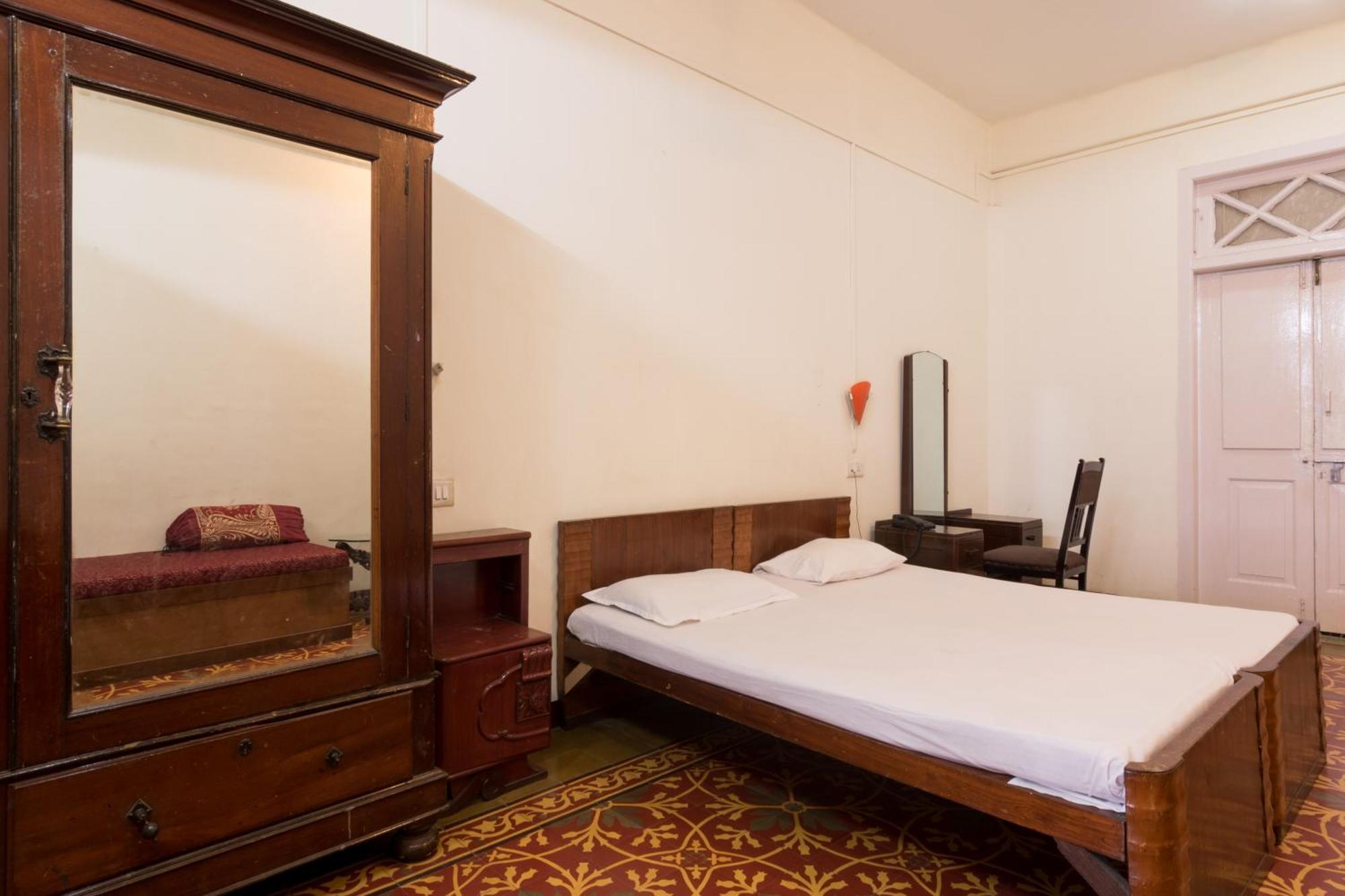 Bed & Breakfast At Colaba *