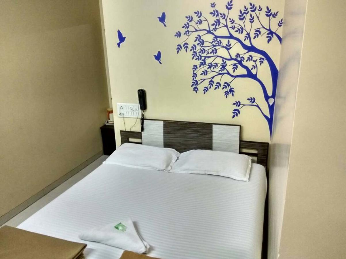 Broadway Colaba Hotel