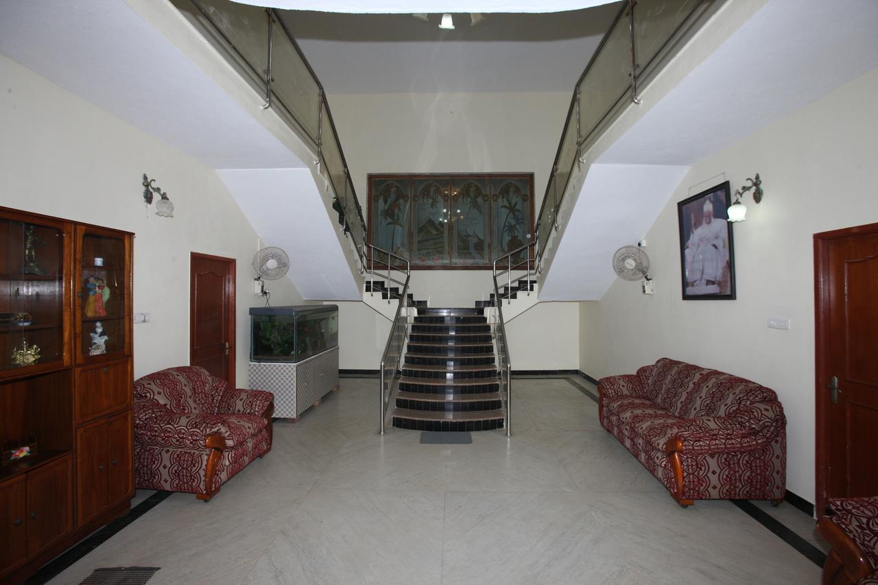 Oyo 935 Palkhee Hotel Mumbai