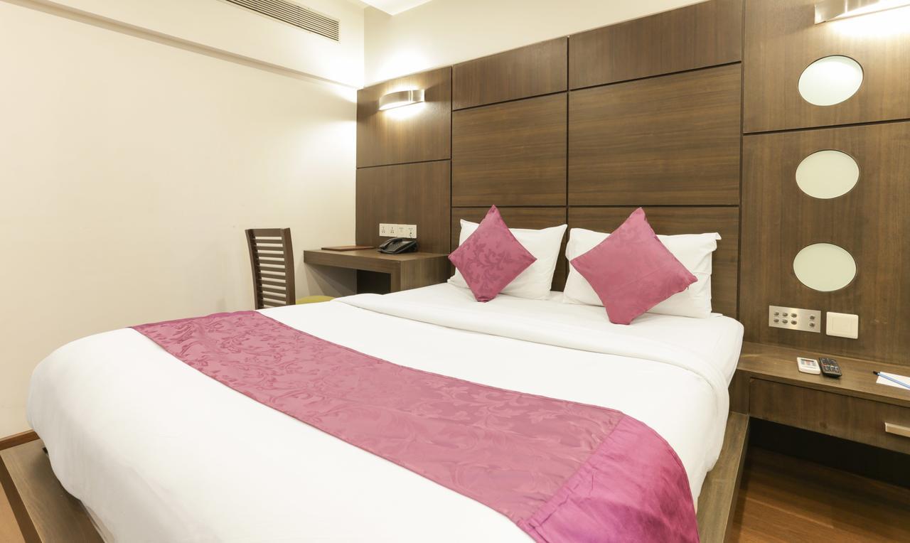 Metropolis Hotel