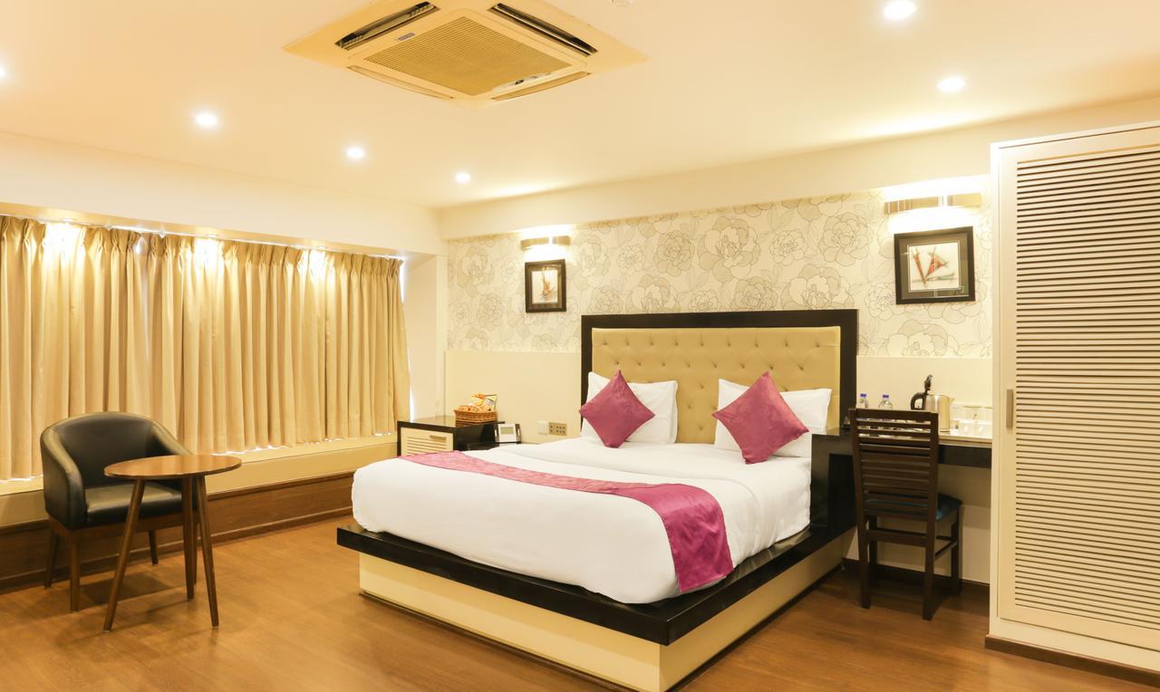 Metropolis Hotel 4*