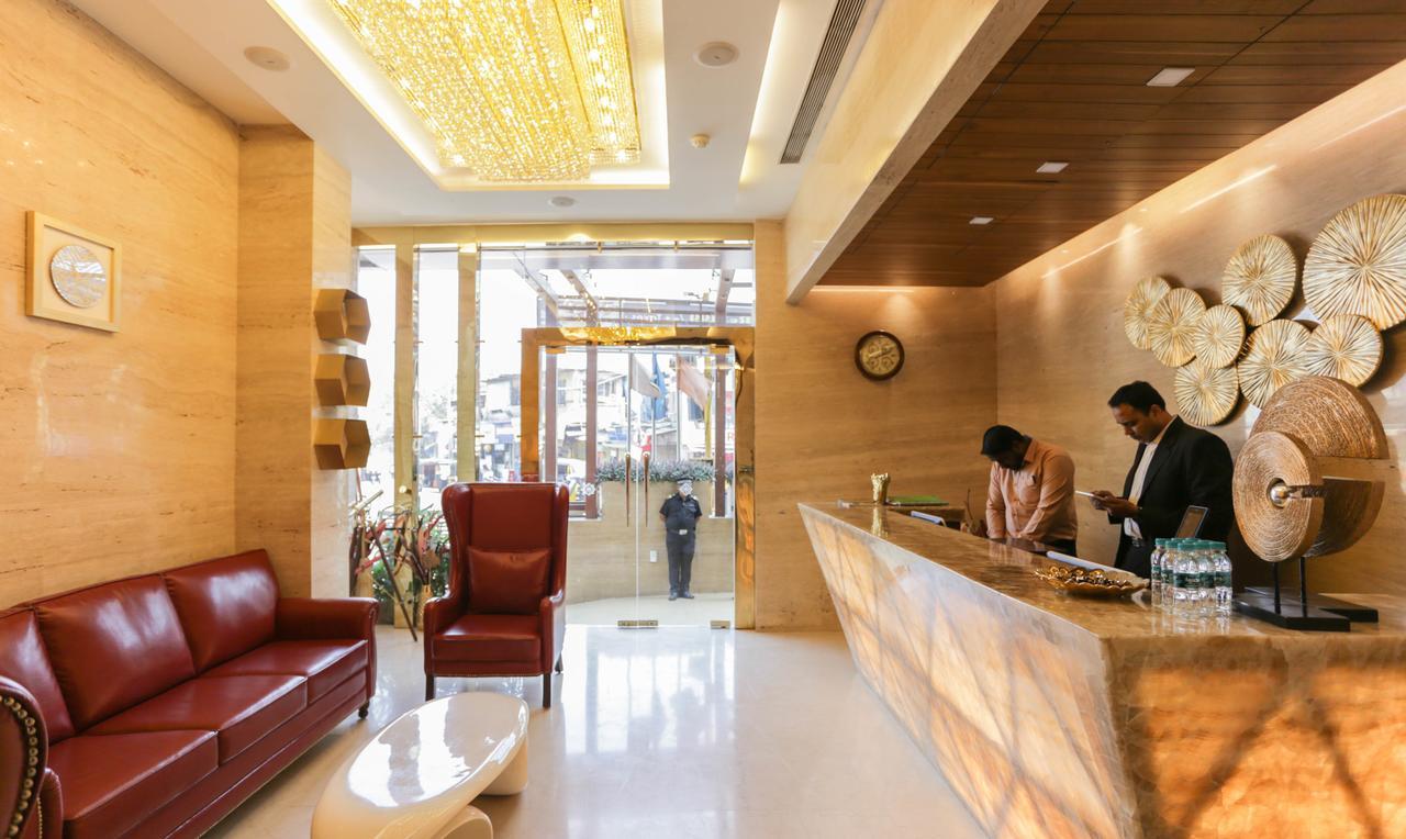 Metropolis Hotel 4*