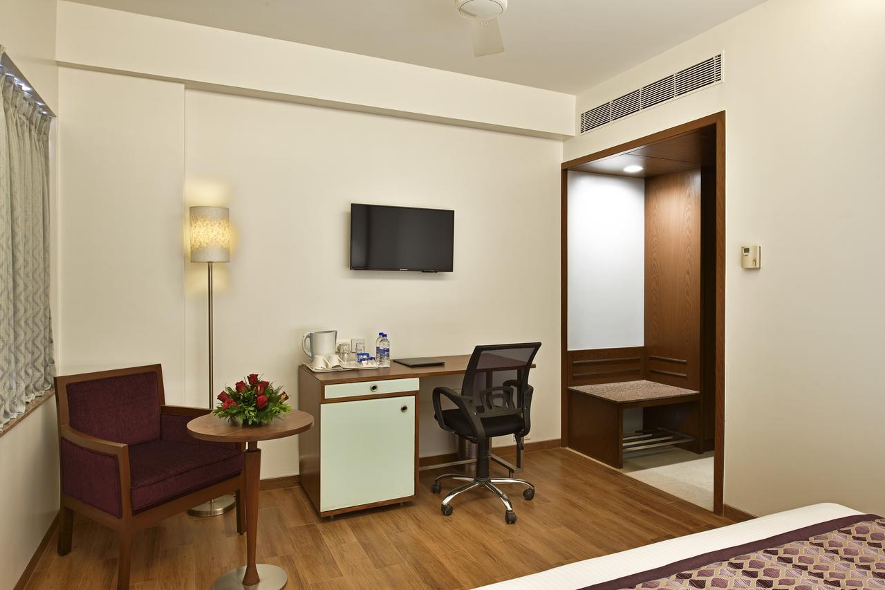 Leafio Marigold-near Airport Hotel