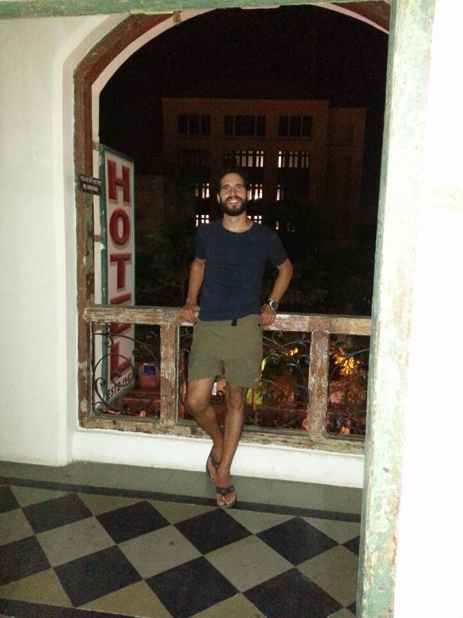 Vasantashram Csmt Mumbai, Free Wifi With 1940s Retro Vibe Hostel