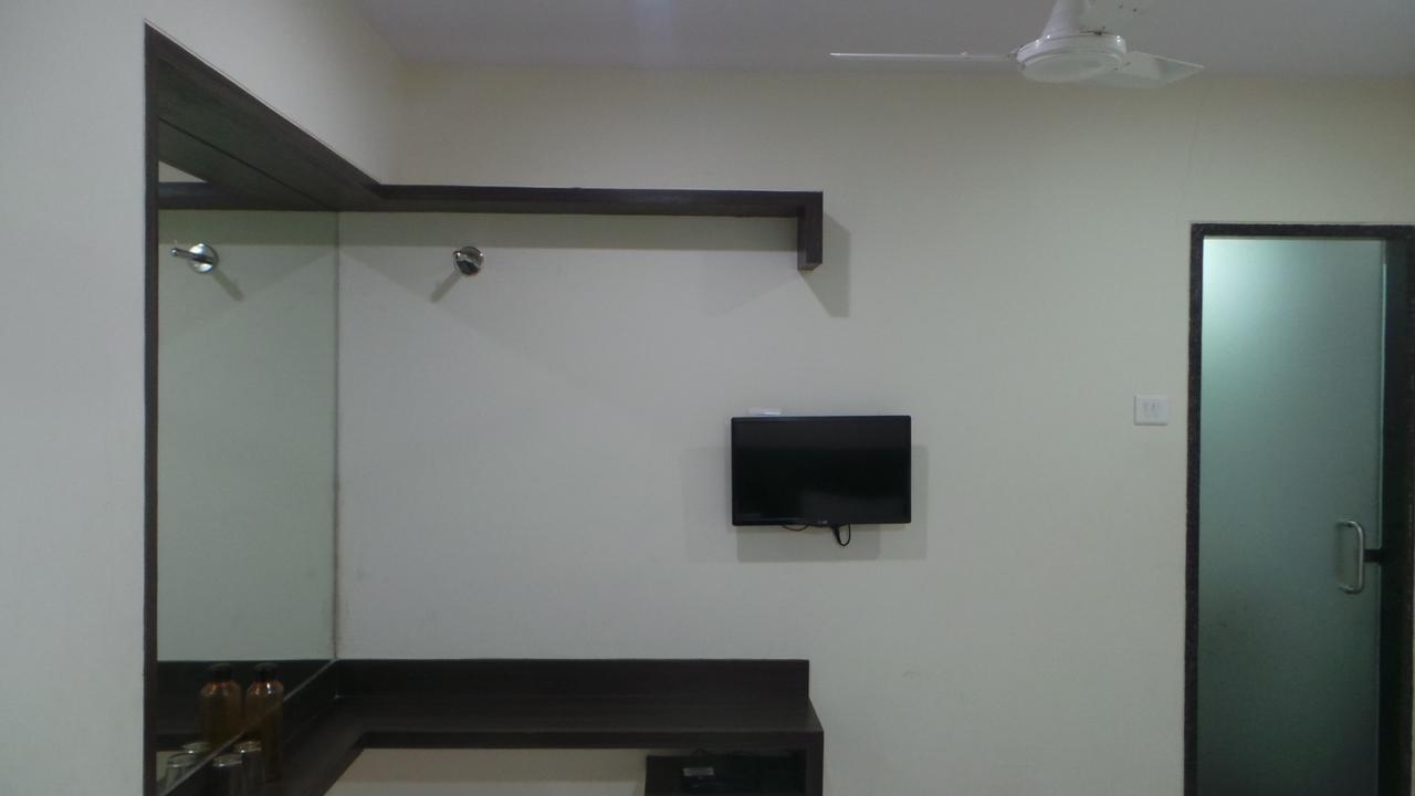 Gemini Hotel *