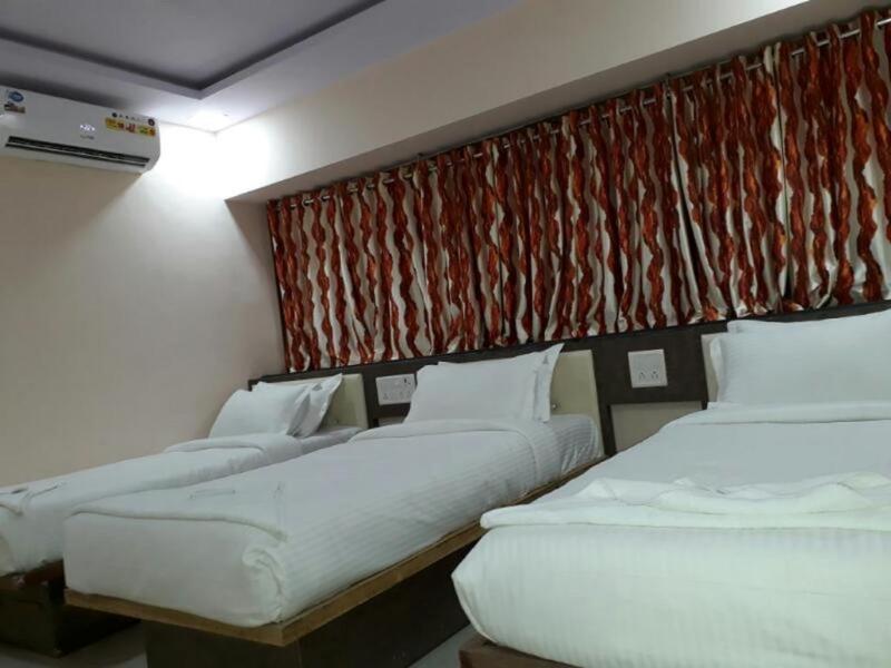 Hotel Sai Leela Grand 3*