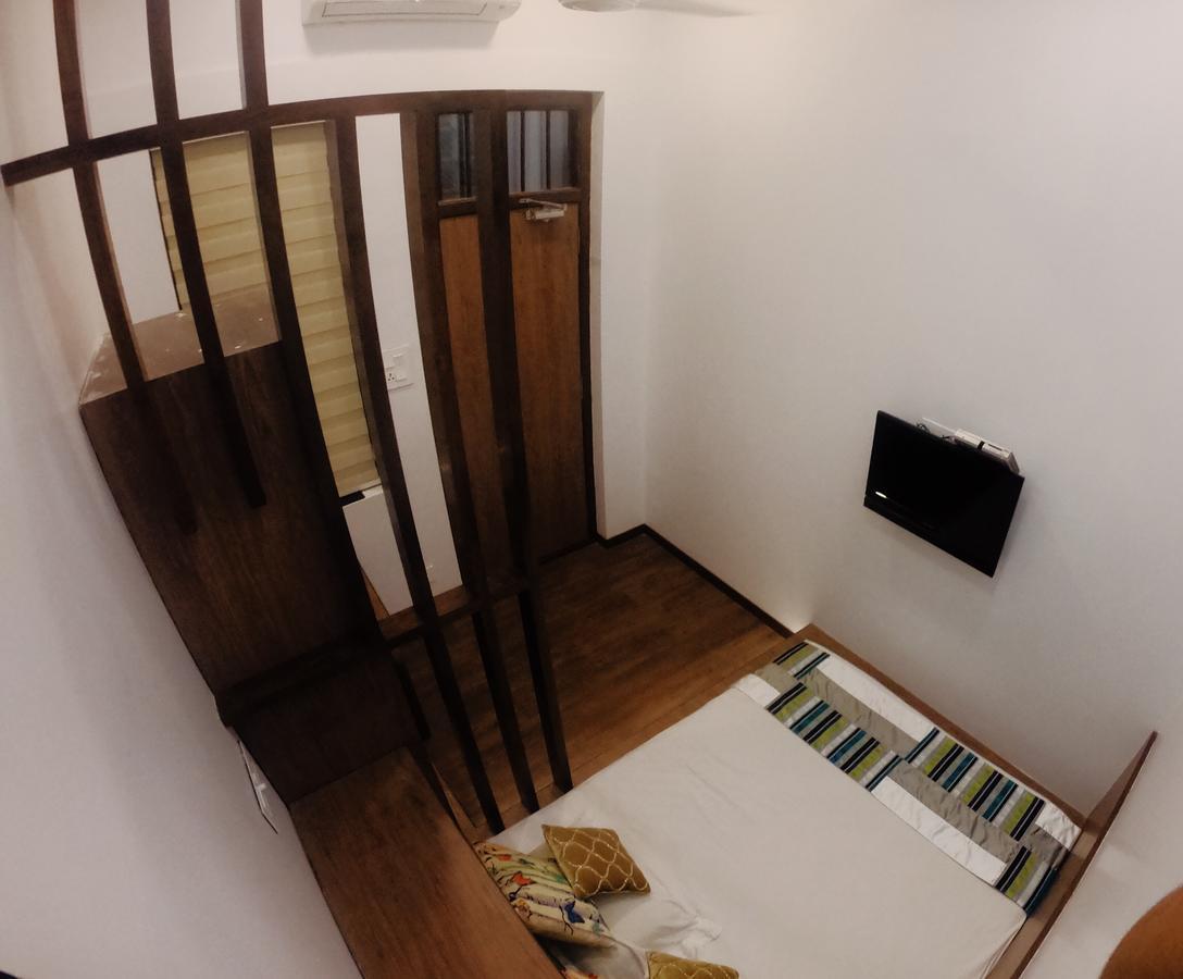 Hotel Carlton - Behind Taj Mahal Palace Colaba 2*