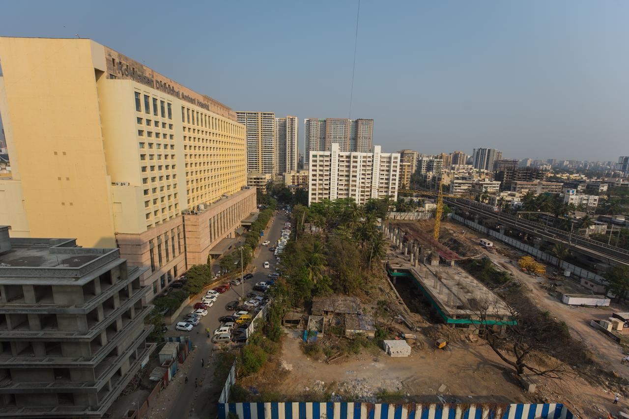 Aristo Room, - Near Kokilaben Dhirubai Ambani Hospital For Family Only, Bed & Breakfast