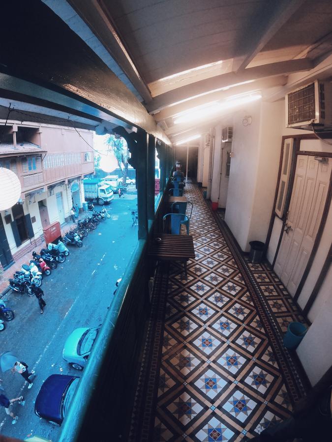 Hotel Carlton - Behind Taj Mahal Palace Colaba 2*