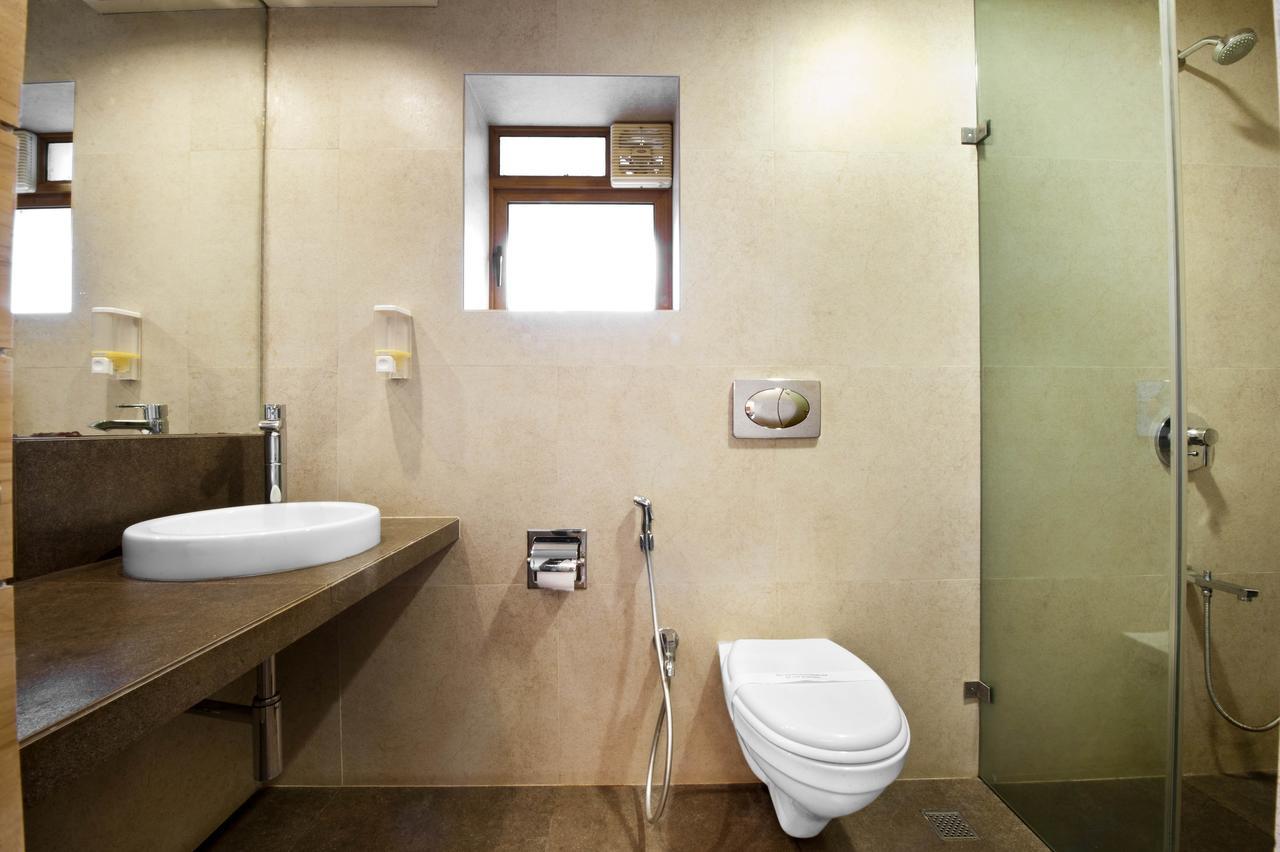 Rajhans Hotel