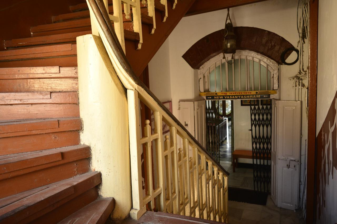 Vasantashram Csmt Mumbai, Free Wifi With 1940s Retro Vibe Hostel Mumbai