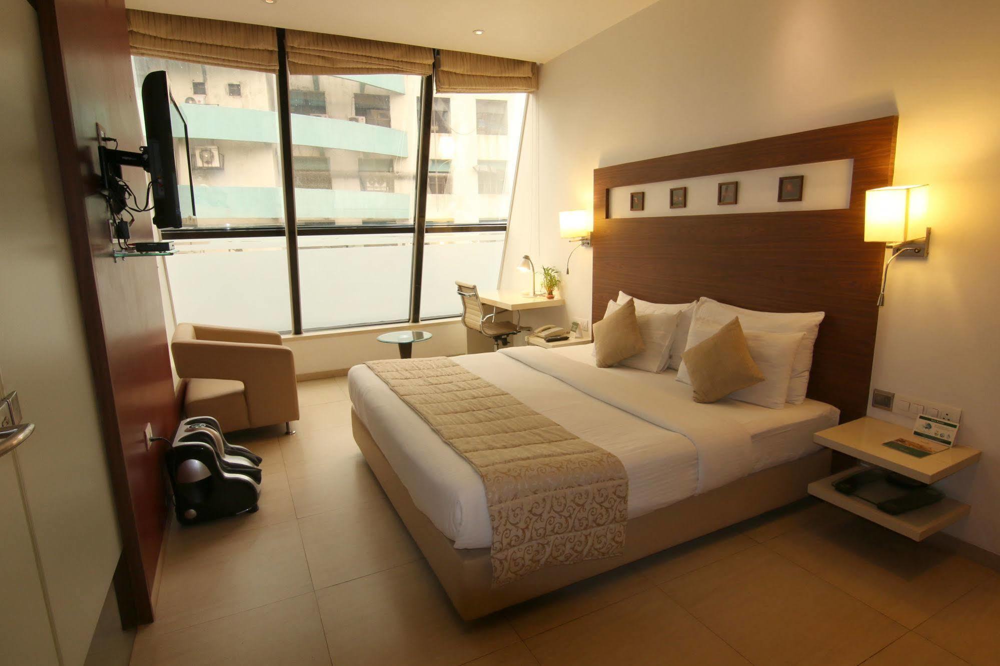 Hotel Suncity Premiere, Near To Airport Mumbai