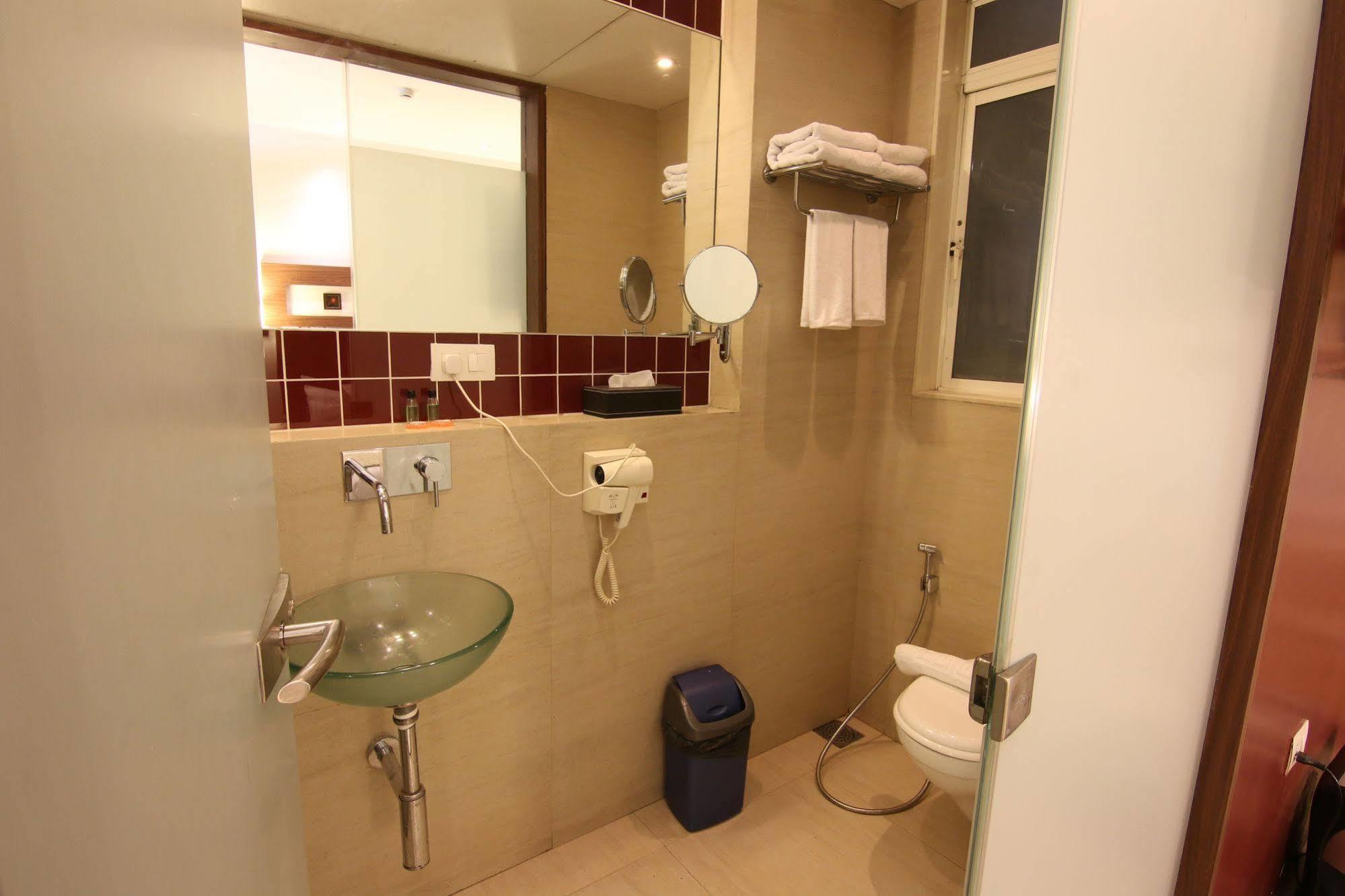 Hotel Suncity Premiere, Near To Airport Mumbai