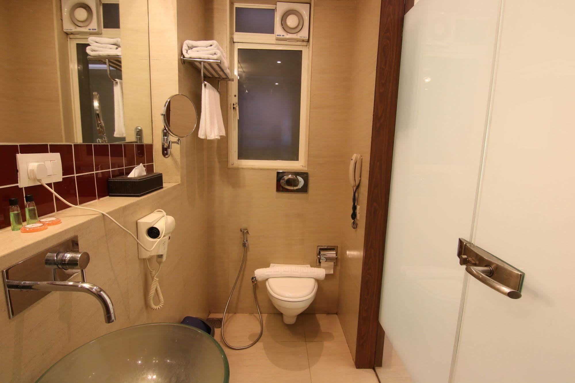 Hotel Suncity Premiere, Near To Airport